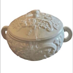 Mid century white decorative floral design soup tureen with a lid and handles